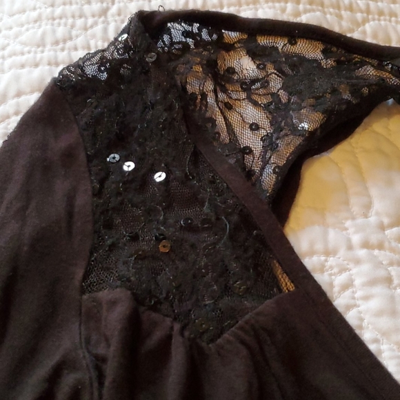 Open-back Long Sleeve Peplum Top with lace - Picture 3 of 4